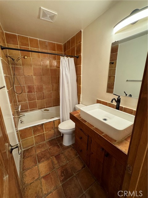365 Burchett Street, Glendale CA: https://media.crmls.org/medias/0b995912-4199-4c5a-8b01-ed9769043bfe.jpg