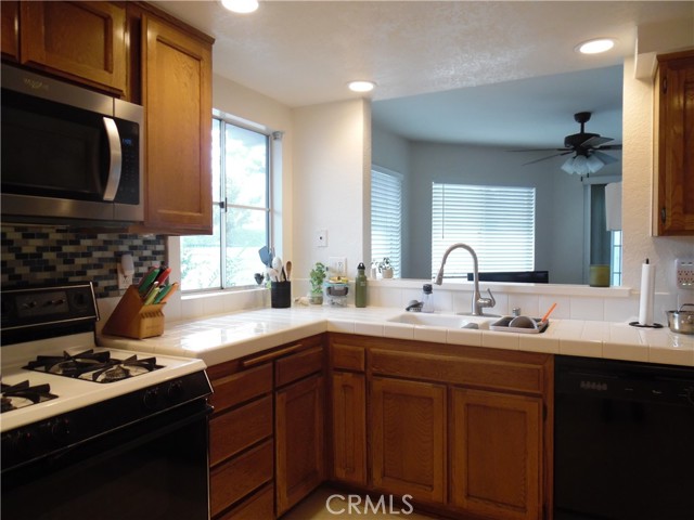 Detail Gallery Image 12 of 28 For 1806 Rory Ln #9,  Simi Valley,  CA 93063 - 2 Beds | 2/1 Baths