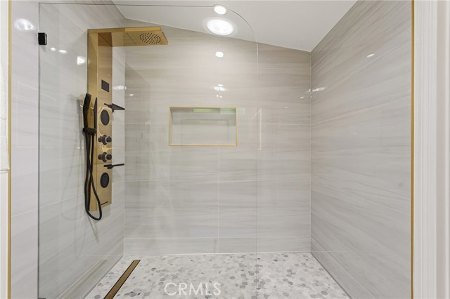 Detail Gallery Image 39 of 51 For 6539 Noble Avenue, Van Nuys,  CA 91411 - 4 Beds | 4 Baths