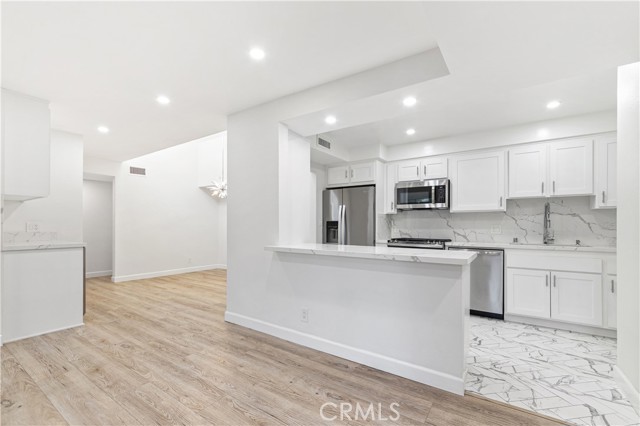 Detail Gallery Image 6 of 38 For 15215 Magnolia Bld, Sherman Oaks,  CA 91403 - 2 Beds | 2 Baths