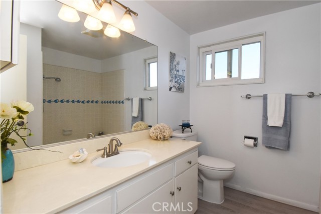 Upstairs Bath with Tub/Shower