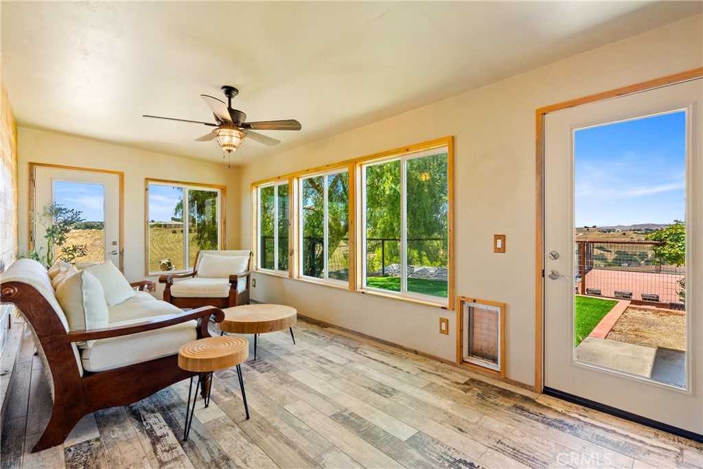 https://media.crmls.org/medias/0b9cd4ce-368b-42a3-ad3c-c7247407f540.jpg?preset=X-Large