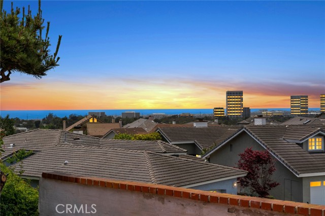2005 Yacht Resolute, Newport Beach CA: https://media.crmls.org/medias/0b9da854-cd0d-473f-8365-61e4c6df81e9.jpg