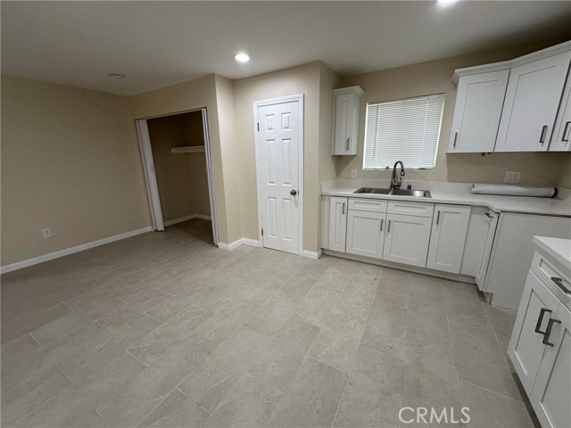 Detail Gallery Image 2 of 16 For 16424 El Molino Ct #1,  Fontana,  CA 92335 - 4 Beds | 2 Baths