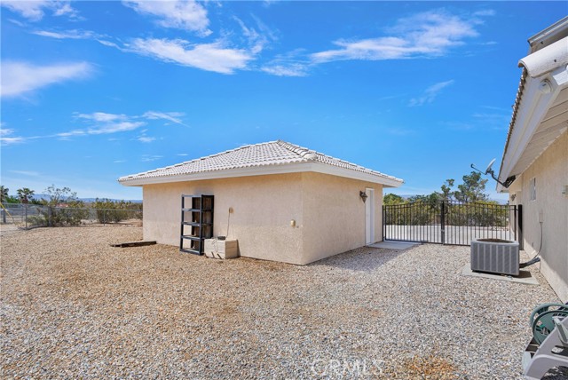 19410 Allegheny Court, Apple Valley CA: https://media.crmls.org/medias/0b9f83dd-0a5e-400f-b759-06736c8d0df6.jpg