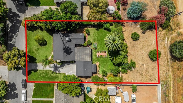 1210 W Marshall Boulevard, San Bernardino CA: https://media.crmls.org/medias/0ba1e522-bf99-49f0-b133-c6524f86e8b0.jpg