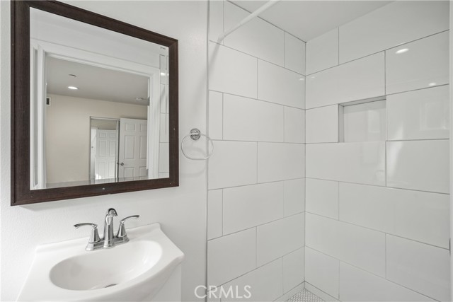 Detail Gallery Image 7 of 17 For 1822 S Orchard Ave #1822,  Los Angeles,  CA 90006 - 5 Beds | 5 Baths