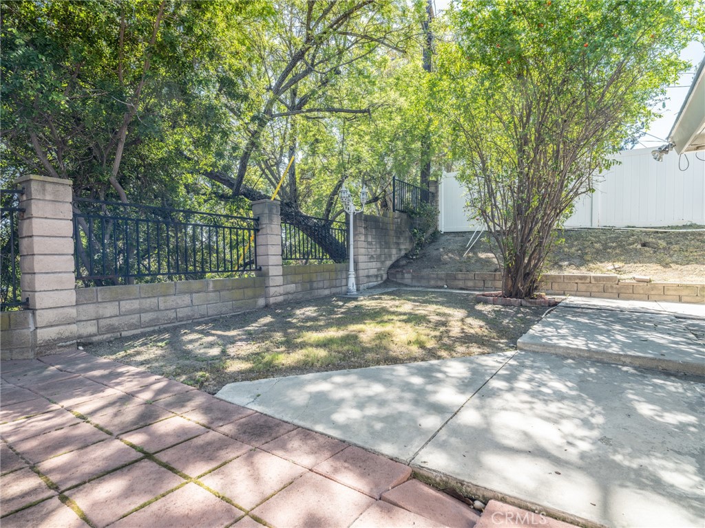 https://media.crmls.org/medias/0ba32174-cd99-4bad-b90e-9bc0efc62555.jpg?preset=X-Large