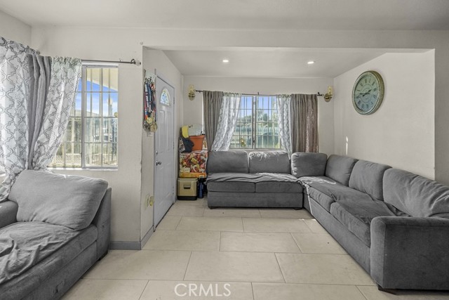 Detail Gallery Image 7 of 23 For 116 N Holly Ave, Compton,  CA 90221 - 2 Beds | 1 Baths