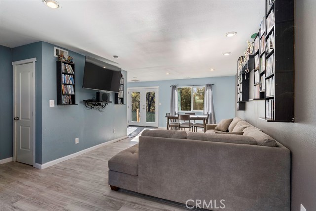 Detail Gallery Image 4 of 37 For 16055 29th, Clearlake,  CA 95422 - 3 Beds | 2/1 Baths