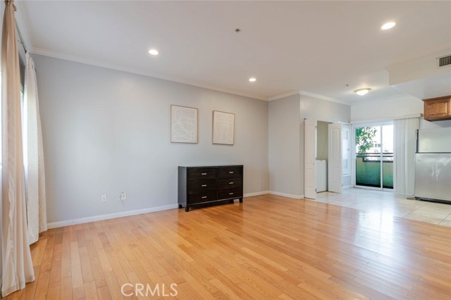 Detail Gallery Image 4 of 26 For 15053 Victory Bld #5,  Van Nuys,  CA 91411 - 2 Beds | 3 Baths