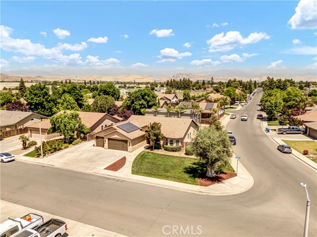 Detail Gallery Image 8 of 54 For 300 S Lombardi St, Porterville,  CA 93257 - 4 Beds | 2 Baths