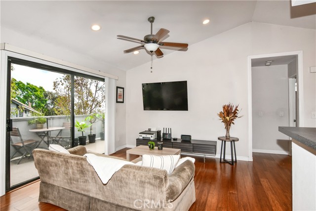 887 W 34th, Long Beach CA: https://media.crmls.org/medias/0ba53ab1-32d9-4656-938f-9de503286aae.jpg