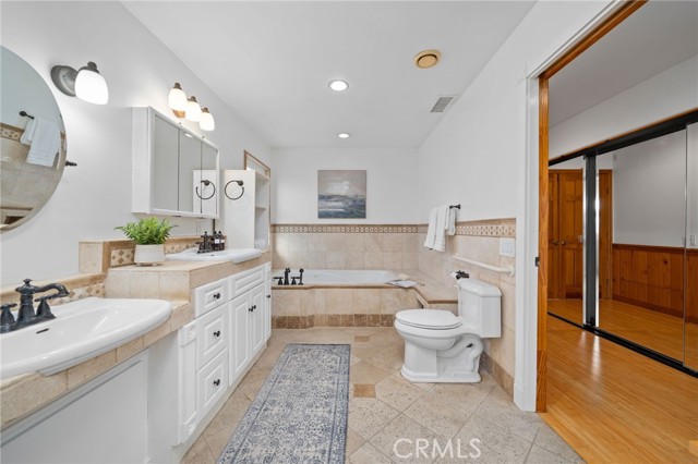 3273 Indiana Ave, Costa Mesa CA: https://media.crmls.org/medias/0ba55b6b-b32d-47d7-bd5d-9797492504c2.jpg