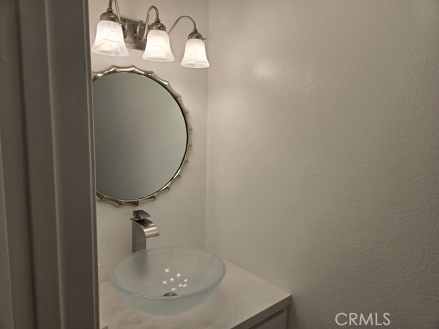 Detail Gallery Image 13 of 15 For 9534 via Ricardo, Burbank,  CA 91504 - 2 Beds | 3 Baths