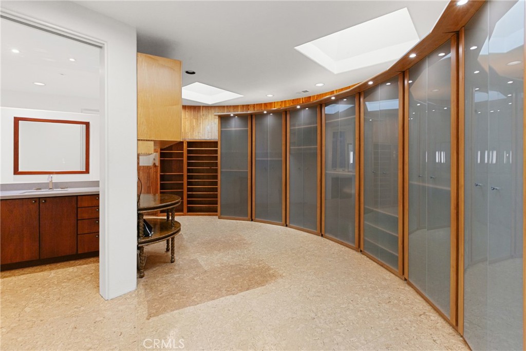 https://media.crmls.org/medias/0ba7cc1a-0708-4b83-adde-40b710da86ba.jpg?preset=X-Large