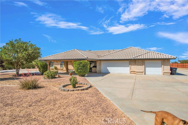 7330 Smoke Tree Road, Phelan CA: https://media.crmls.org/medias/0ba81e11-feb3-4570-bae4-c2558c783c28.jpg