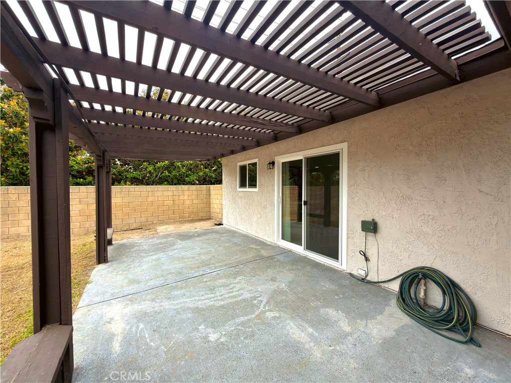 https://media.crmls.org/medias/0ba89fb2-9b0b-48a5-9fe2-97c4611f6479.jpg?preset=X-Large