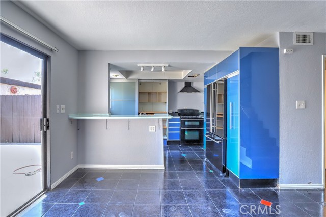 Detail Gallery Image 10 of 28 For 2155 N Fairview St #8,  Santa Ana,  CA 92706 - 3 Beds | 2/1 Baths