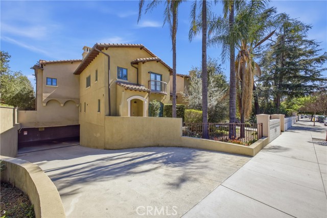 Detail Gallery Image 4 of 22 For 168 S Sierra Madre Blvd. #301,  Pasadena,  CA 91107 - 3 Beds | 2 Baths