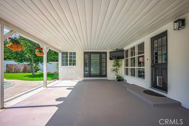 1375 N Euclid Avenue, Upland CA: https://media.crmls.org/medias/0ba93f48-02e4-4bdf-8618-6149bb52f9d6.jpg