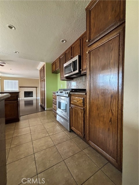 17092 Whispering Brook Way, Riverside CA: https://media.crmls.org/medias/0ba95808-769f-4f2d-b5ca-850d78996f57.jpg