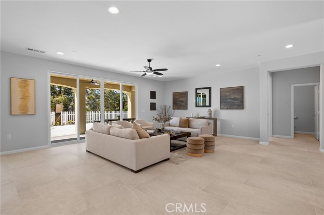 5804 Levanto Street, Bakersfield CA: https://media.crmls.org/medias/0ba9a1a8-3b90-4f18-b658-bcfadd7c81c0.jpg