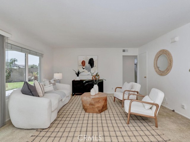 Detail Gallery Image 15 of 54 For 18022 Dellglen Cir, Huntington Beach,  CA 92647 - 4 Beds | 3 Baths