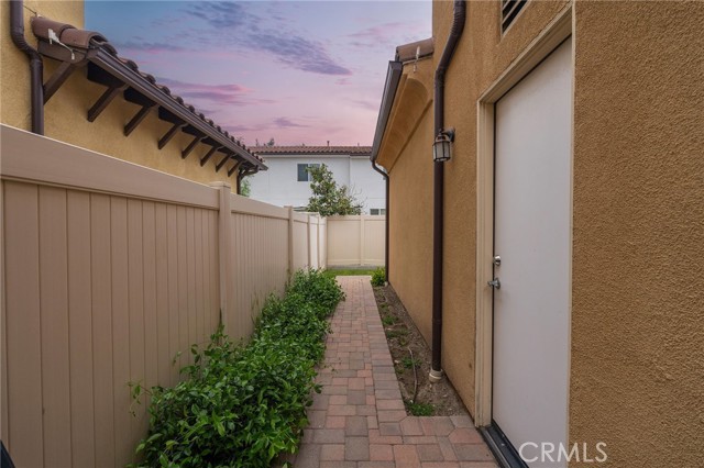 18141 Topham Street, Tarzana CA: https://media.crmls.org/medias/0bab1bfa-3f67-451b-990a-0f8edfdd3fc0.jpg