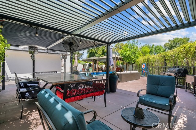 22835 Styles Street, Woodland Hills CA: https://media.crmls.org/medias/0bab6cb5-c06b-4af7-9799-a3474ac84cdf.jpg