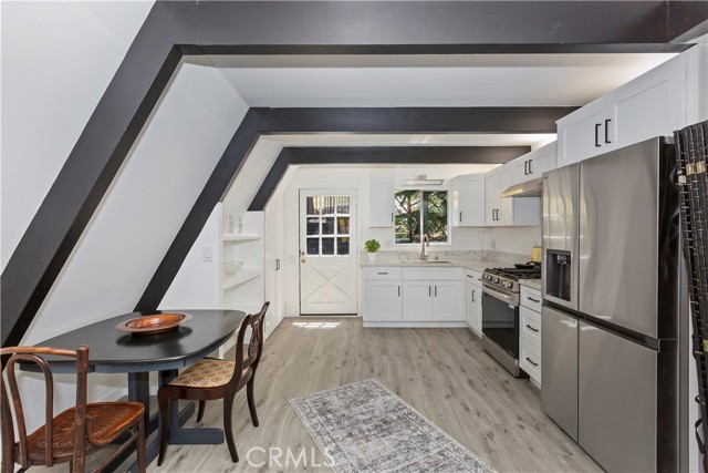 Detail Gallery Image 9 of 31 For 323 Mittry Ln, Lake Arrowhead,  CA 92352 - 3 Beds | 2 Baths