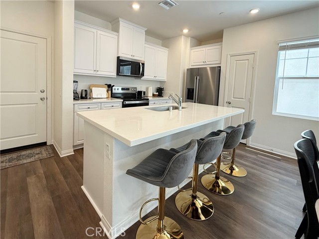 8543 Midway Lane, Chino CA: https://media.crmls.org/medias/0bad565b-2aaf-4451-bd17-d6d8a34710e9.jpg