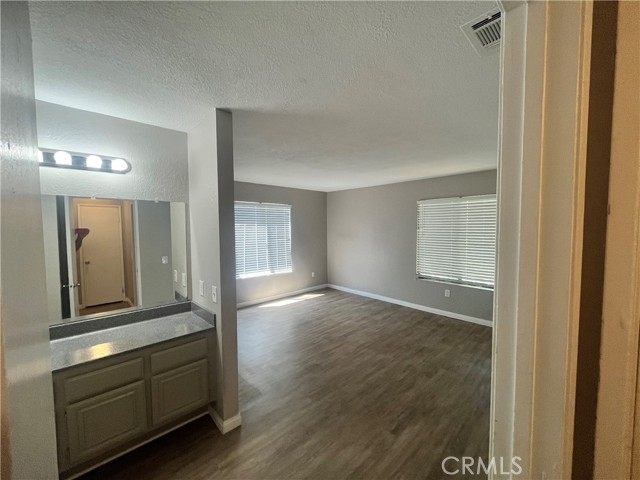 600 Central Avenue, Riverside CA: https://media.crmls.org/medias/0badf4ed-a360-477c-ac69-b17d0b66872e.jpg