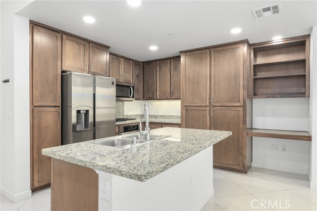 Detail Gallery Image 14 of 39 For 21301 Erwin St #416,  Woodland Hills,  CA 91367 - 2 Beds | 2 Baths