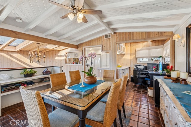 2616 Cove Street, Corona del Mar CA: https://media.crmls.org/medias/0baf9e56-9f2f-486c-93b4-22e33ff98e1e.jpg