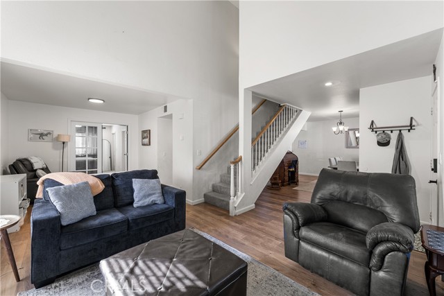 Detail Gallery Image 4 of 38 For 39329 Beacon, Palmdale,  CA 93551 - 3 Beds | 3 Baths