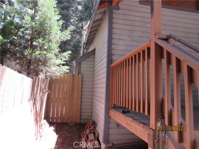 Detail Gallery Image 5 of 17 For 23348 South Village Ln., Crestline,  CA 92325 - 1 Beds | 1 Baths