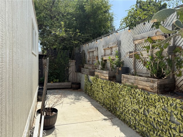 5803 Mission Blvd Boulevard, Jurupa Valley CA: https://media.crmls.org/medias/0bb229d1-7931-4810-b1cb-8a683a8e75a1.jpg