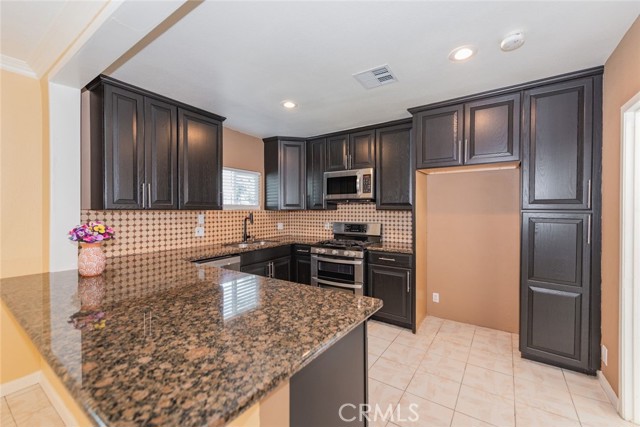 Detail Gallery Image 7 of 25 For 1211 S Merrill, Corona,  CA 92882 - 4 Beds | 3 Baths