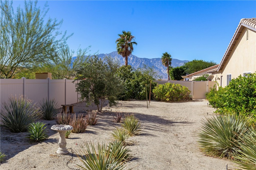 MLS #OC25235151 image #11