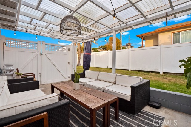 enclosed rear yard for privacy