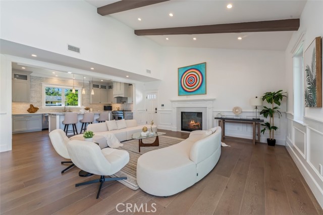 Detail Gallery Image 8 of 59 For 20701 Dumont St, Woodland Hills,  CA 91364 - 8 Beds | 9 Baths
