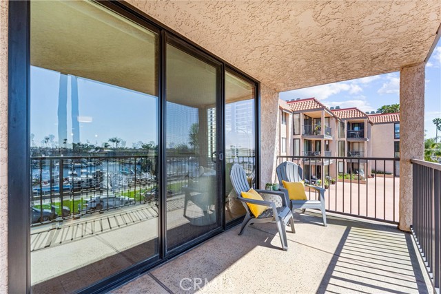 201 Bay Shore Avenue, Long Beach CA: https://media.crmls.org/medias/0bb69425-becb-4f57-bd4a-e83f2090c0f3.jpg