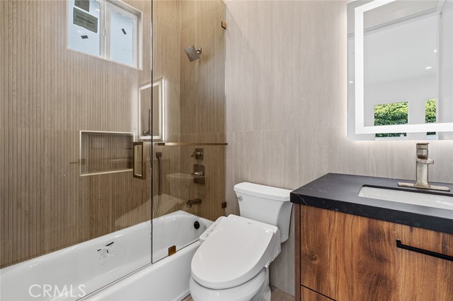 Detail Gallery Image 14 of 24 For 17175 Rayen St, Northridge,  CA 91325 - 2 Beds | 3 Baths