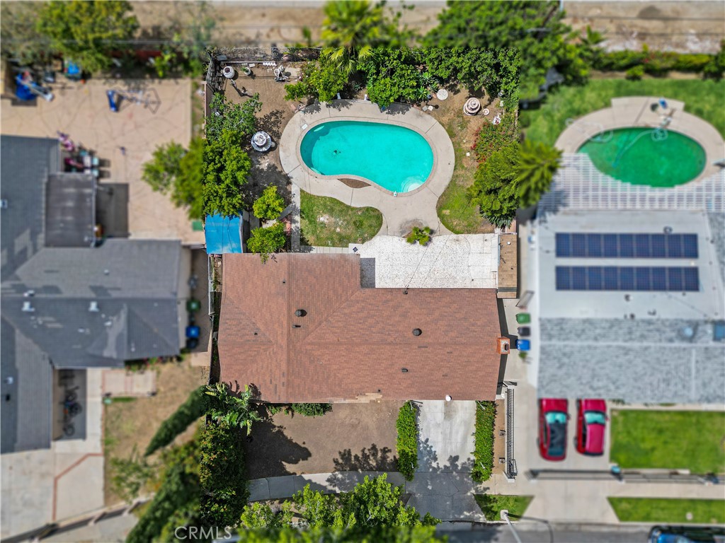 https://media.crmls.org/medias/0bb6f616-3f43-4b85-a3a3-bafe99798c5e.jpg?preset=X-Large