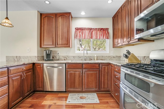 Detail Gallery Image 9 of 30 For 1681 Blueberry Way, Tustin,  CA 92780 - 5 Beds | 3 Baths