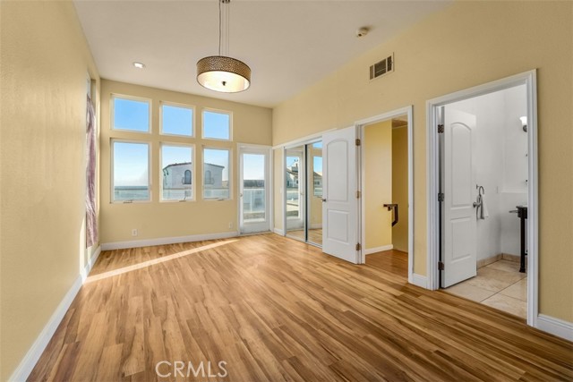 55 B Surfside Avenue, Surfside CA: https://media.crmls.org/medias/0bb7def0-3514-477d-9264-113f891c9fc5.jpg