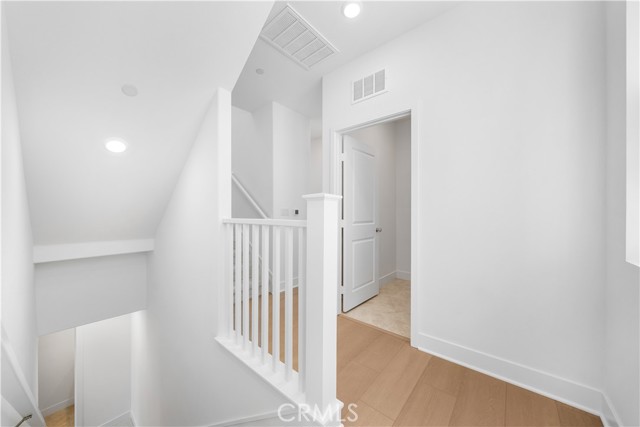 410 Lobata, Irvine CA: https://media.crmls.org/medias/0bb850f1-4b6b-4e20-8ce8-d6a9c43d5d1e.jpg