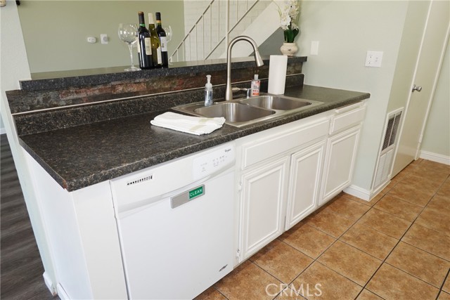 Detail Gallery Image 11 of 39 For 2033 Calle La Sombra #2,  Simi Valley,  CA 93063 - 2 Beds | 1 Baths