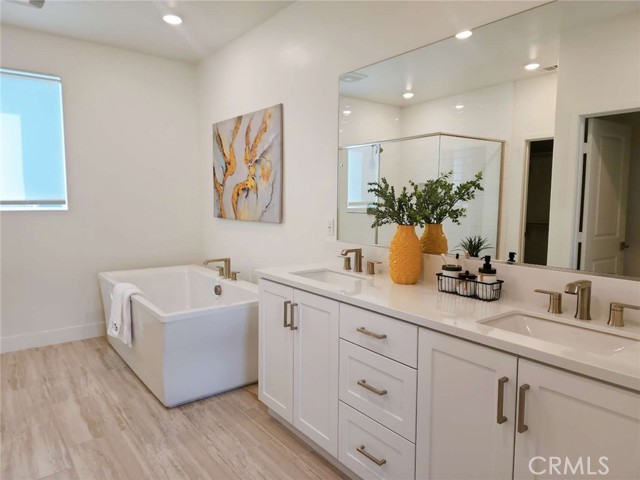 116 Zawn, Irvine CA: https://media.crmls.org/medias/0bb8dace-6eb5-433e-8f89-4a934a3ac8ba.jpg